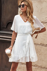 Robe à col en V avec volants et pois suisses