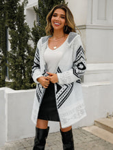 Cardigan à capuche en fourrure géométrique