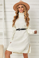 Robe pull à col roulé et bordure côtelée avec fente latérale