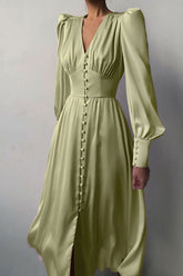 Robe chemise mi-longue boutonnée en satin soyeux à col en V et manches bouffantes - Vert