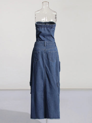 Trägerloses Maxikleid aus Denim mit Schlitz am Rücken