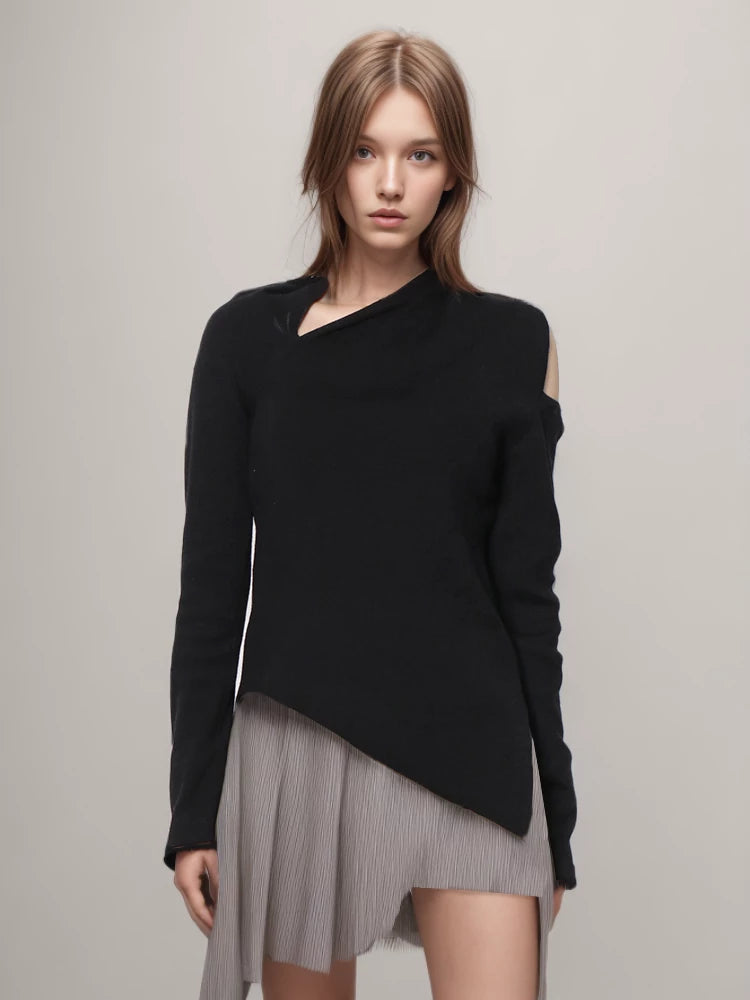 Strickwaren mit unregelmäßigem Kragen und geometrischem Muster