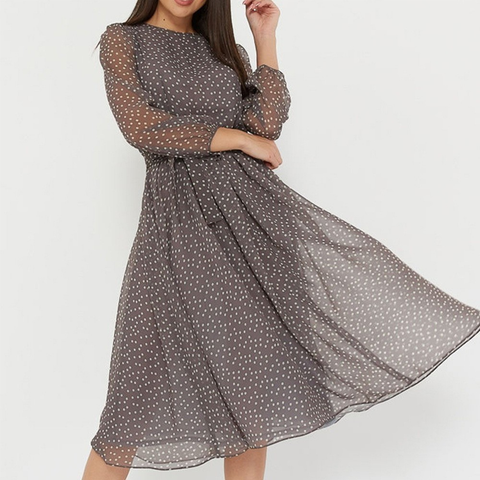 Besticktes, transparentes, tailliertes Kleid