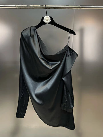T-shirt à épaules dénudées et col diagonal
