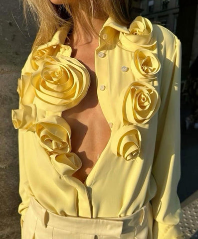 CHEMISE EN CRÊPE DE COTON À MANCHES LONGUES AVEC APPLIQUE ROSETTE ROMANTIQUE ET COL BOUTONNÉ