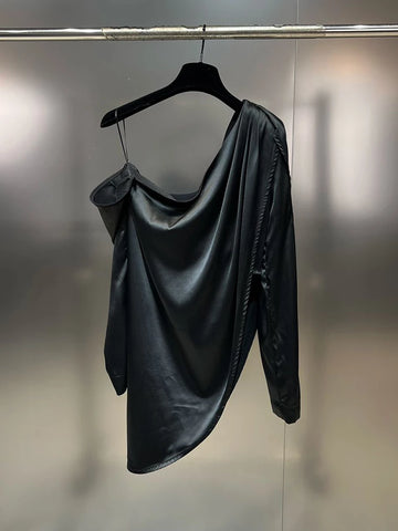 T-shirt à épaules dénudées et col diagonal