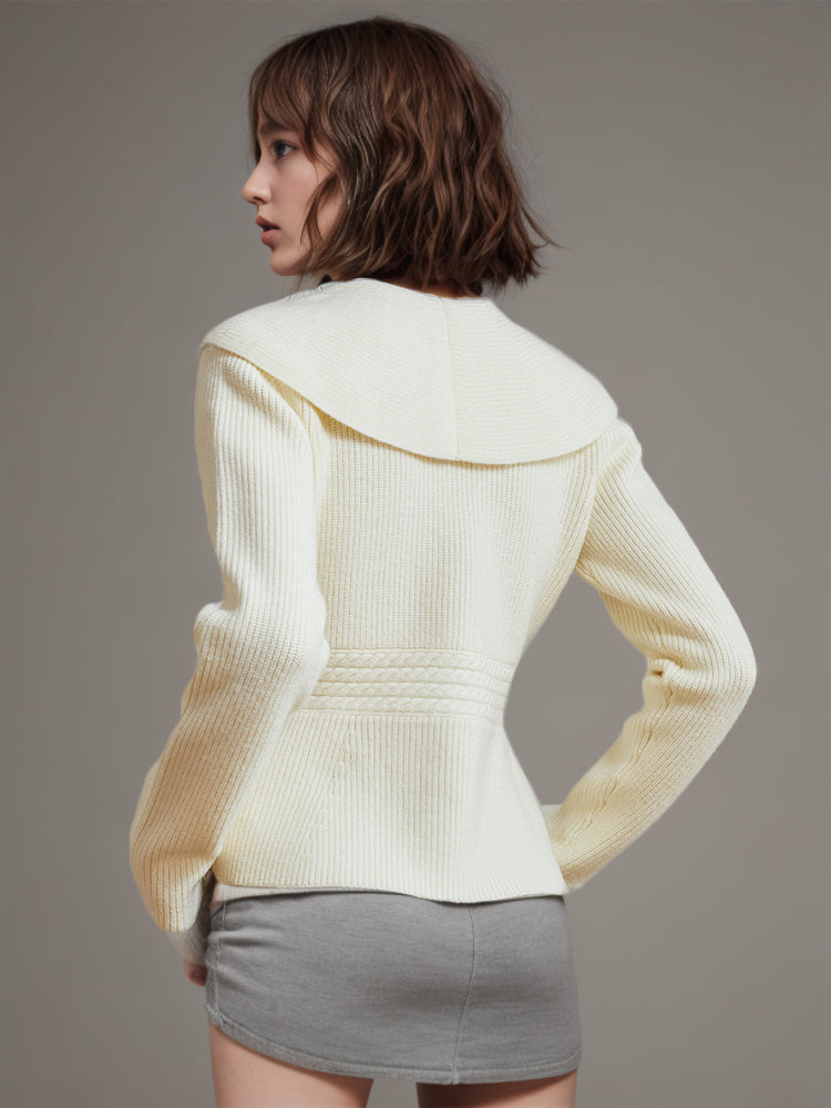 Aprikosenfarbener Wollpullover mit Revers