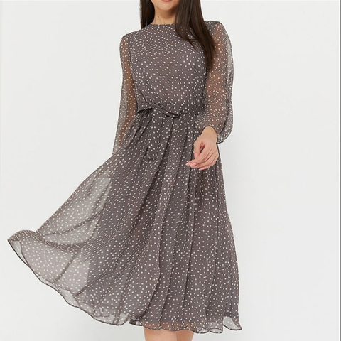Besticktes, transparentes, tailliertes Kleid