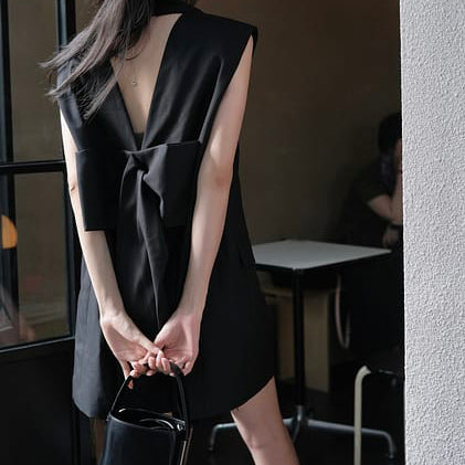 SLEEVELESS BLAZER DRESS WITH BOW