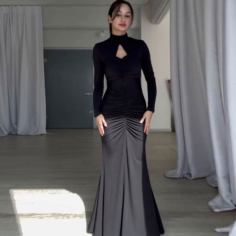 Schmal geschnittenes, freiliegendes Rückenteil, enge Hüfttasche, spezielles Kleid