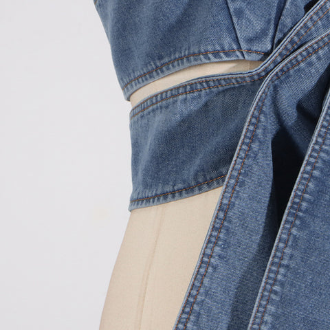 Kurzes Denim-Top mit Schleifendetail