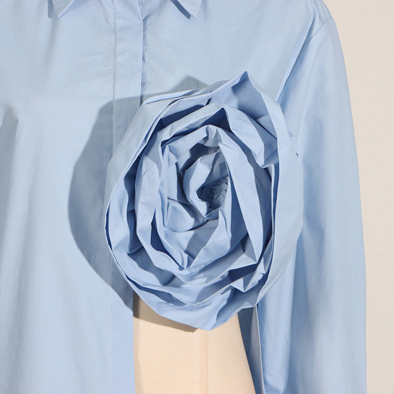 HELLBLAUES A-LINIEN-SHIRT MIT BLUME