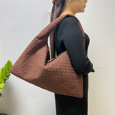 Sac à bandoulière en daim tissé à la main de grande capacité de couleur unie simple et décontracté 