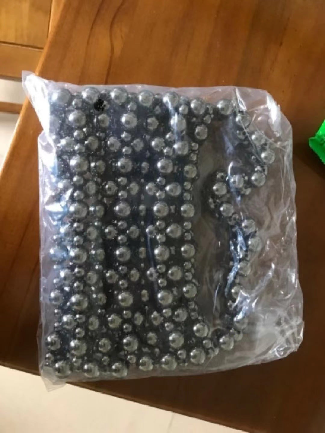 Sac à main tendance en acrylique tissé à la main galvanisé argenté pour la rue, décontracté et assorti avec des perles 