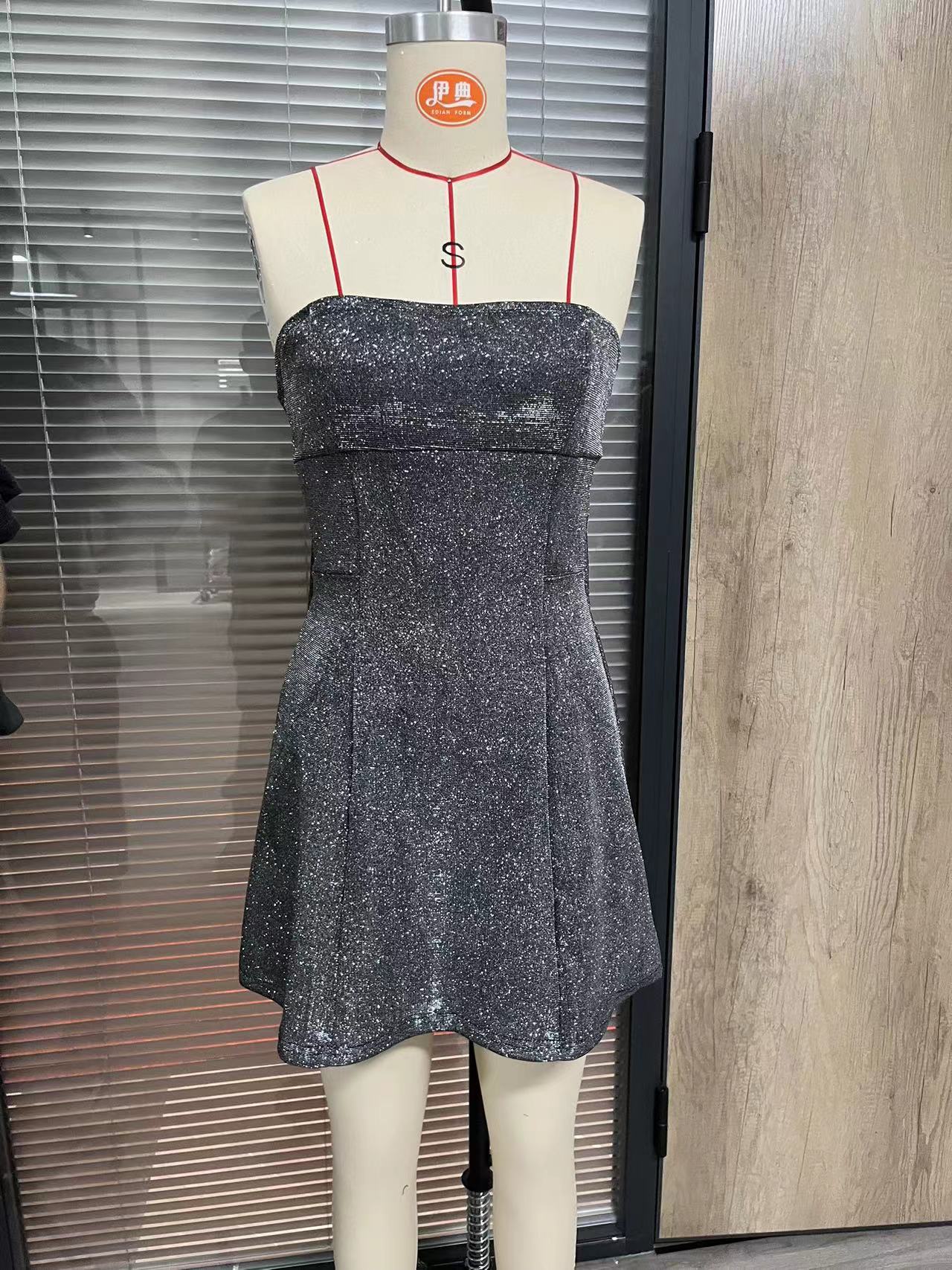 Robe sexy à épaules dénudées avec nœud dans le dos