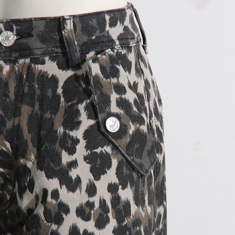 Cargo-Jeans mit Leoparden-Print