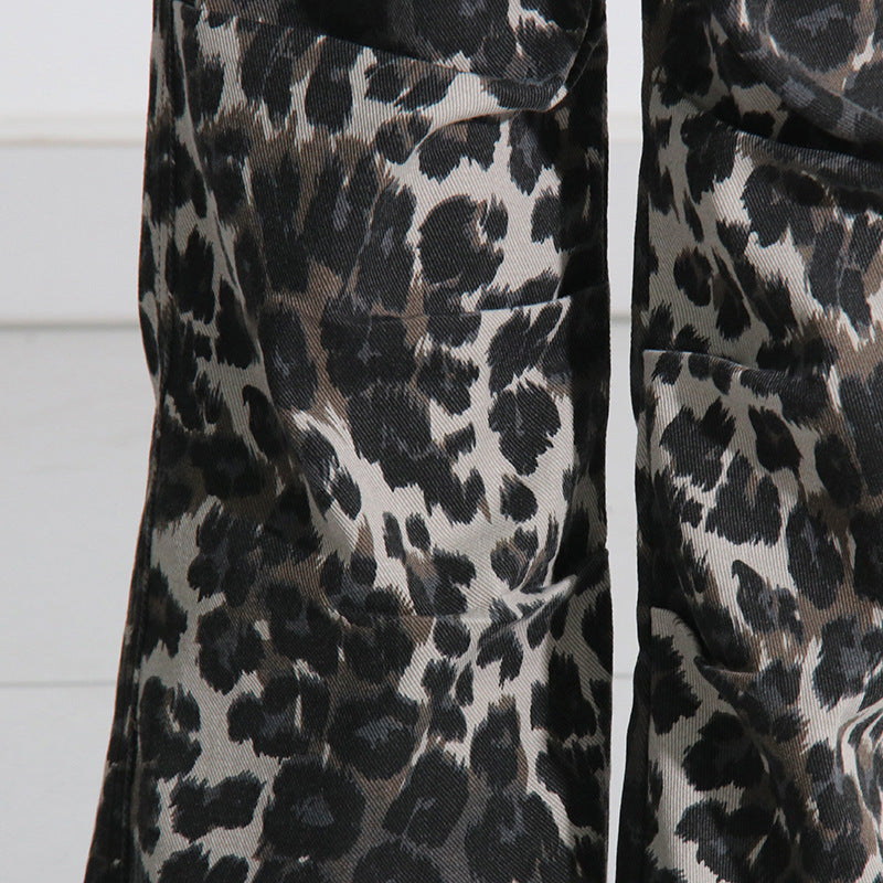 Cargo-Jeans mit Leoparden-Print