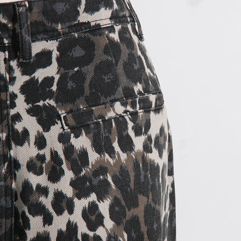 Cargo-Jeans mit Leoparden-Print