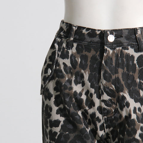 Cargo-Jeans mit Leoparden-Print