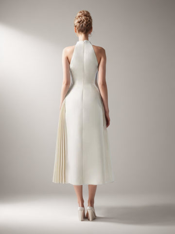 Robe élégante à revers et taille haute avec plis
