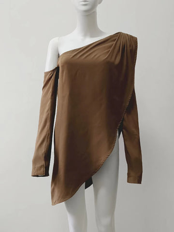 T-shirt à épaules dénudées et col diagonal