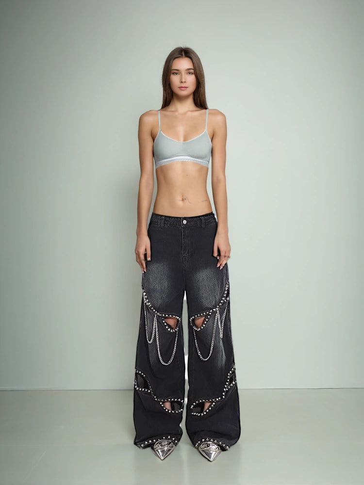 Pantalon en jean à motif ajouré avec chaîne en métal