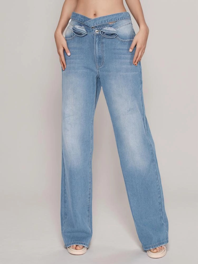 Pantalon décontracté en jean coupe droite avec taille fleurie