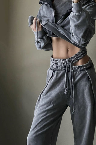 Asymmetrische Trainingshose mit weitem Bein und Cut-Outs, elastischer Taille