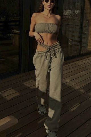 Asymmetrische Trainingshose mit weitem Bein und Cut-Outs, elastischer Taille