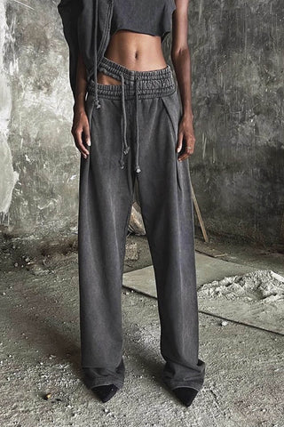 Asymmetrische Trainingshose mit weitem Bein und Cut-Outs, elastischer Taille