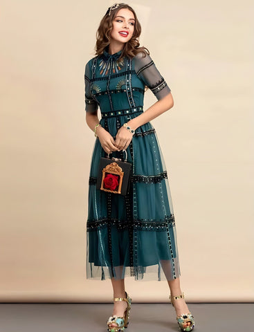 La robe à manches courtes Zena