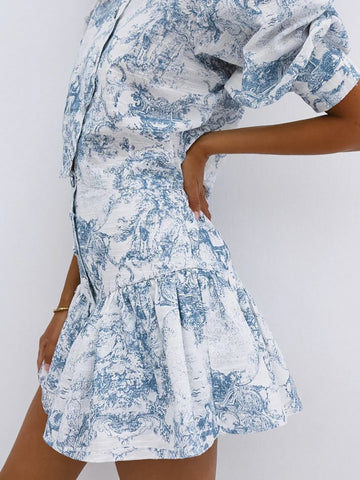 A Small Stand-Up Collar Printed Short Skirt Set