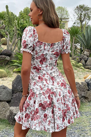 Robe plissée à volants et à nouer sur le devant avec motif floral