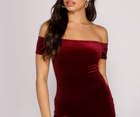 Robe mi-longue moulante en velours de luxe