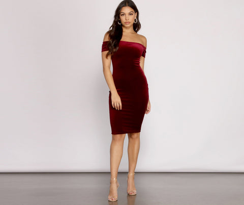 Robe mi-longue moulante en velours de luxe