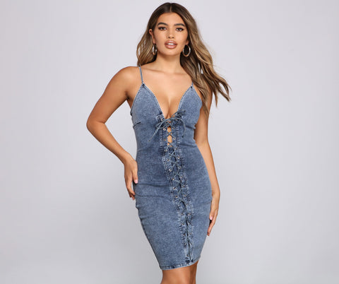 Robe en jean à lacets