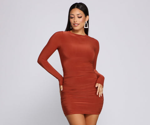 Robe moulante sensuelle à lacets dans le dos