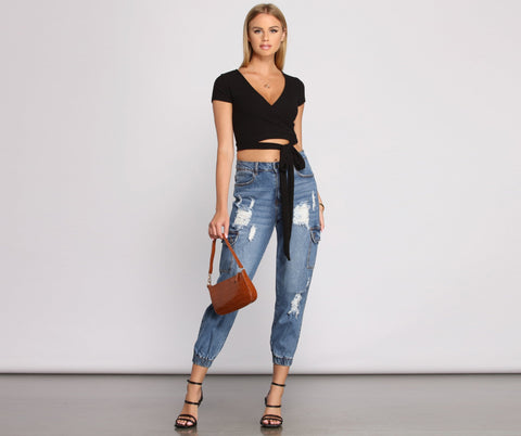 Tied To Basics – Geripptes Crop-Top