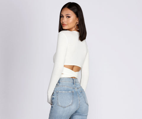 Geripptes Crop-Top mit Wickeltaille