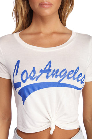 Kurzes T-Shirt mit Knotendetail „Los Angeles“