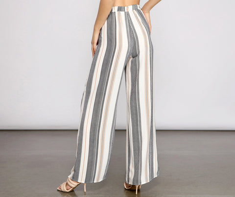 Stylish Vibes – Gestreifte Hose mit weitem Bein