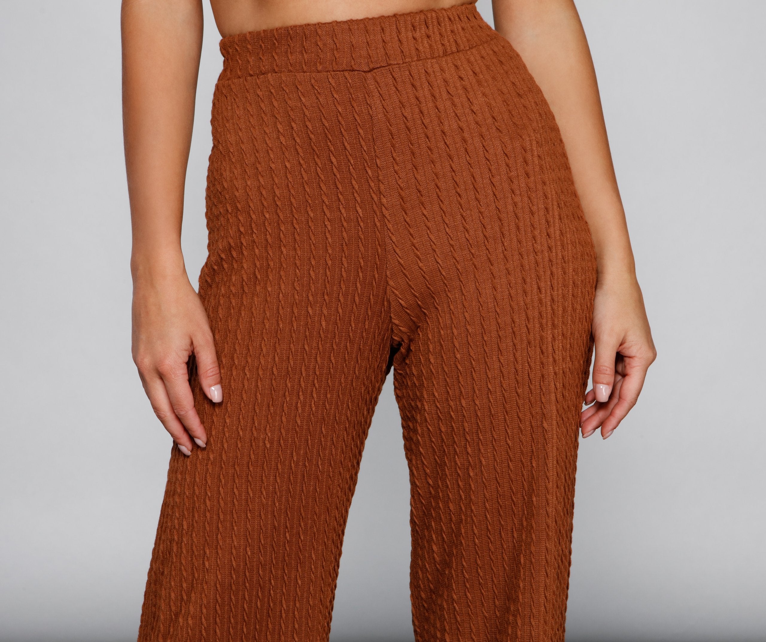 Die alltägliche Strickhose mit weitem Bein