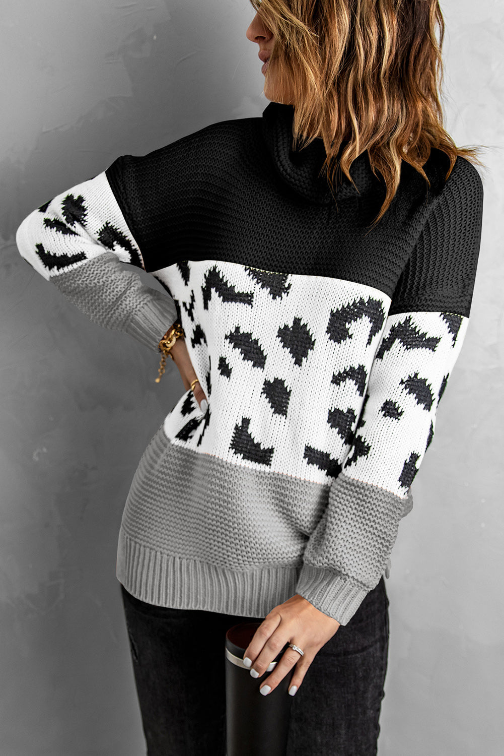 Rollkragenpullover mit Muster und Farbblock