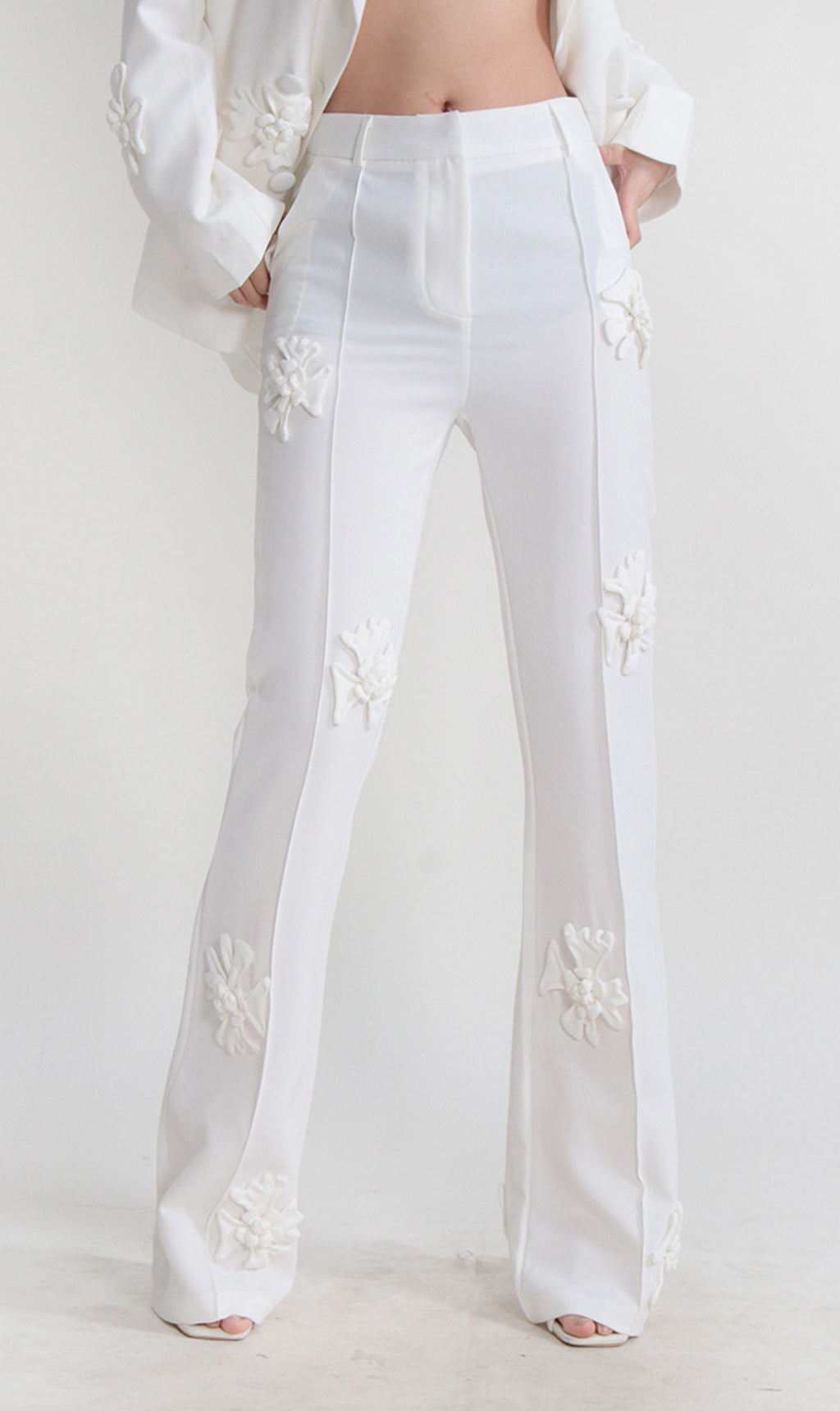 STEREO FLower MID-RISE JEANS in White