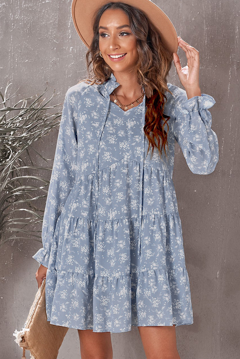 Robe babydoll fleurie à volants et col noué