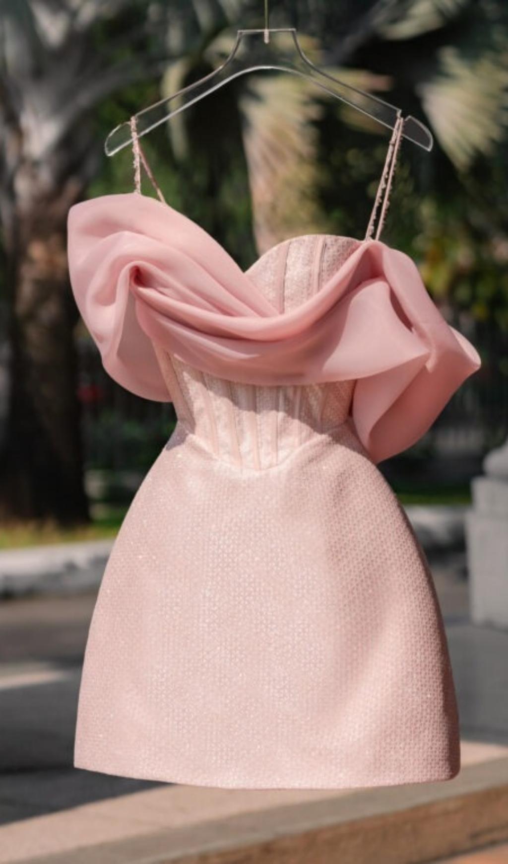 Mini-robe corset à bretelles en rose