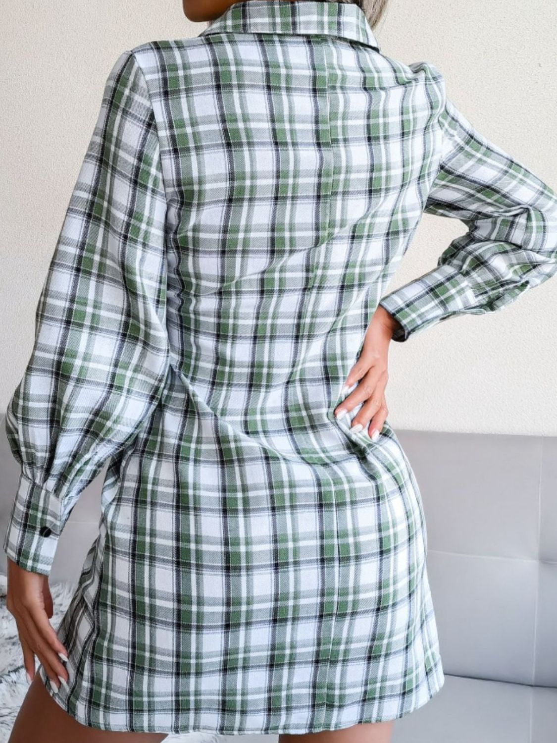 Robe chemise boutonnée à carreaux avec lien sur le devant