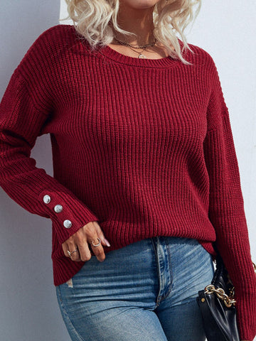 Rippenstrickpullover mit überschnittenen Schultern und Knopfdetail