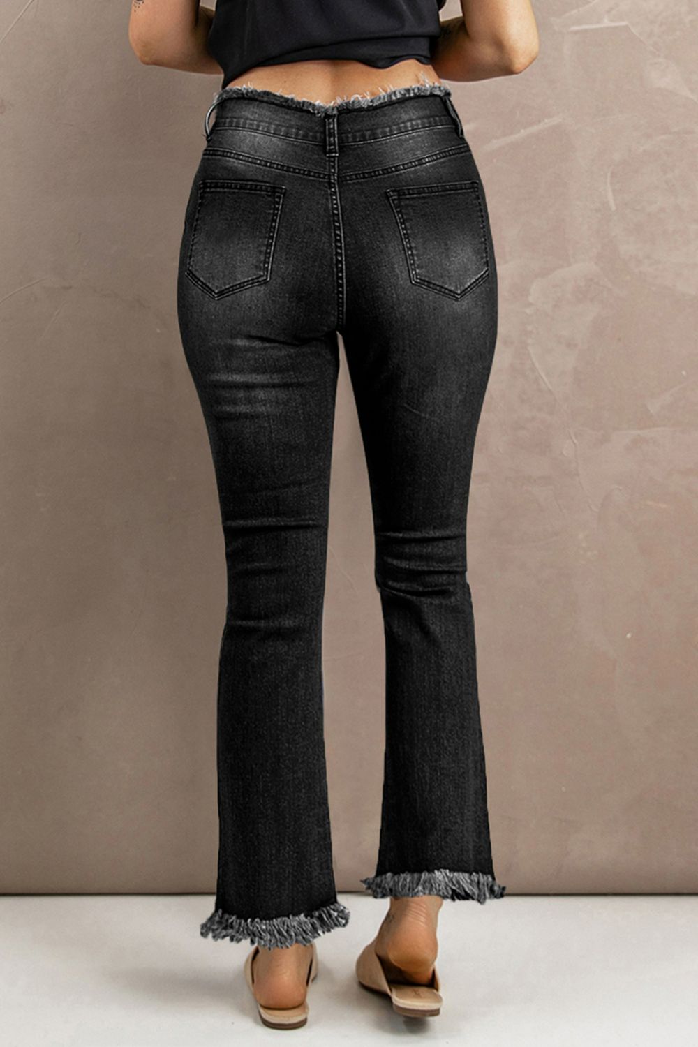 Jeans mit hoher Taille und Used-Look und offenem Saum