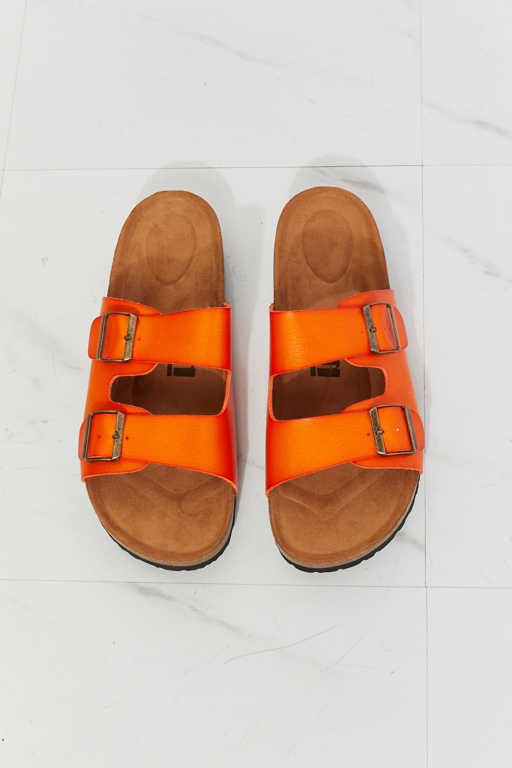 Feeling Alive – Slide-Sandalen mit Doppelband in Orange